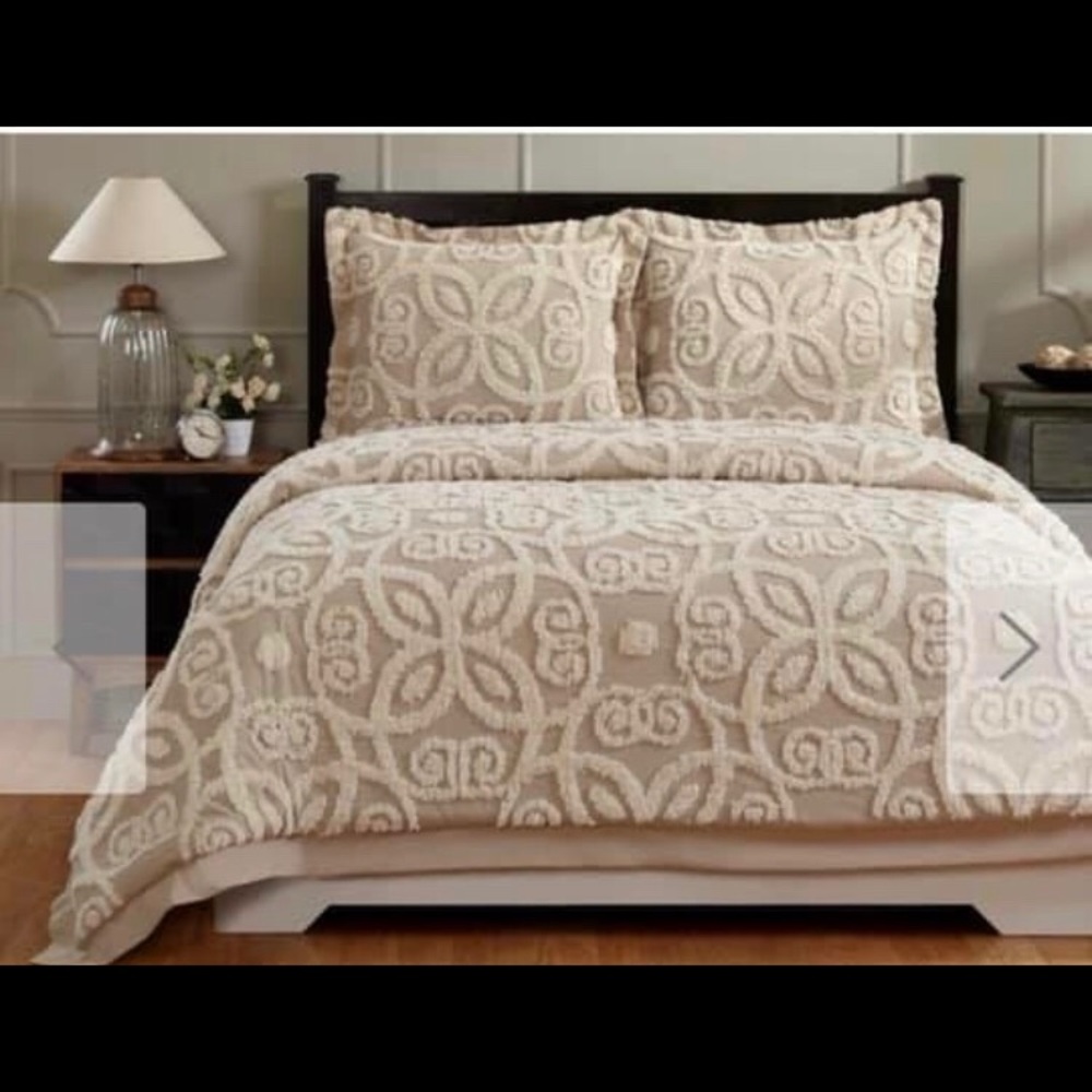 Queen/ full comforter set